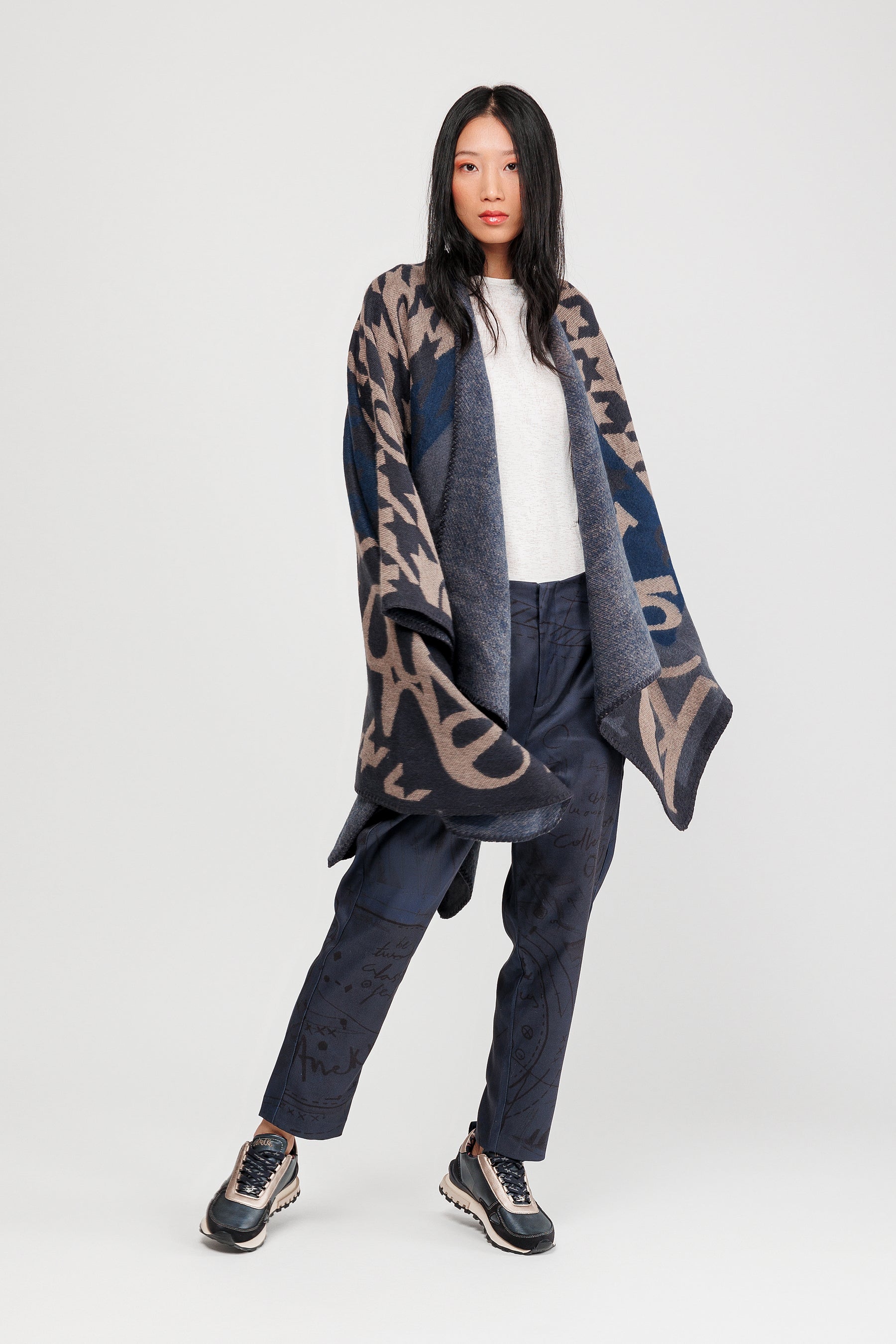 Poncho azul y beige
