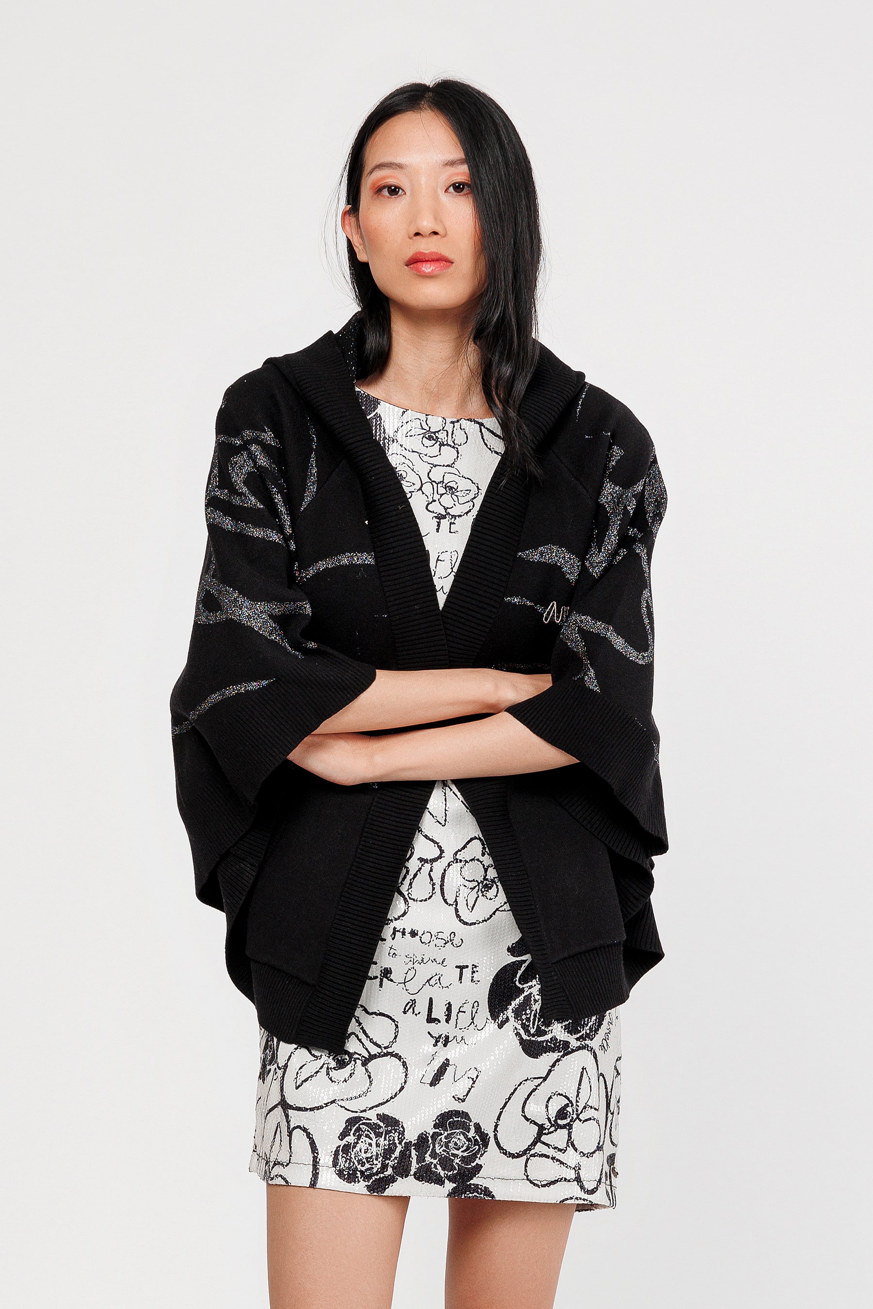 Chaqueta estilo poncho negra