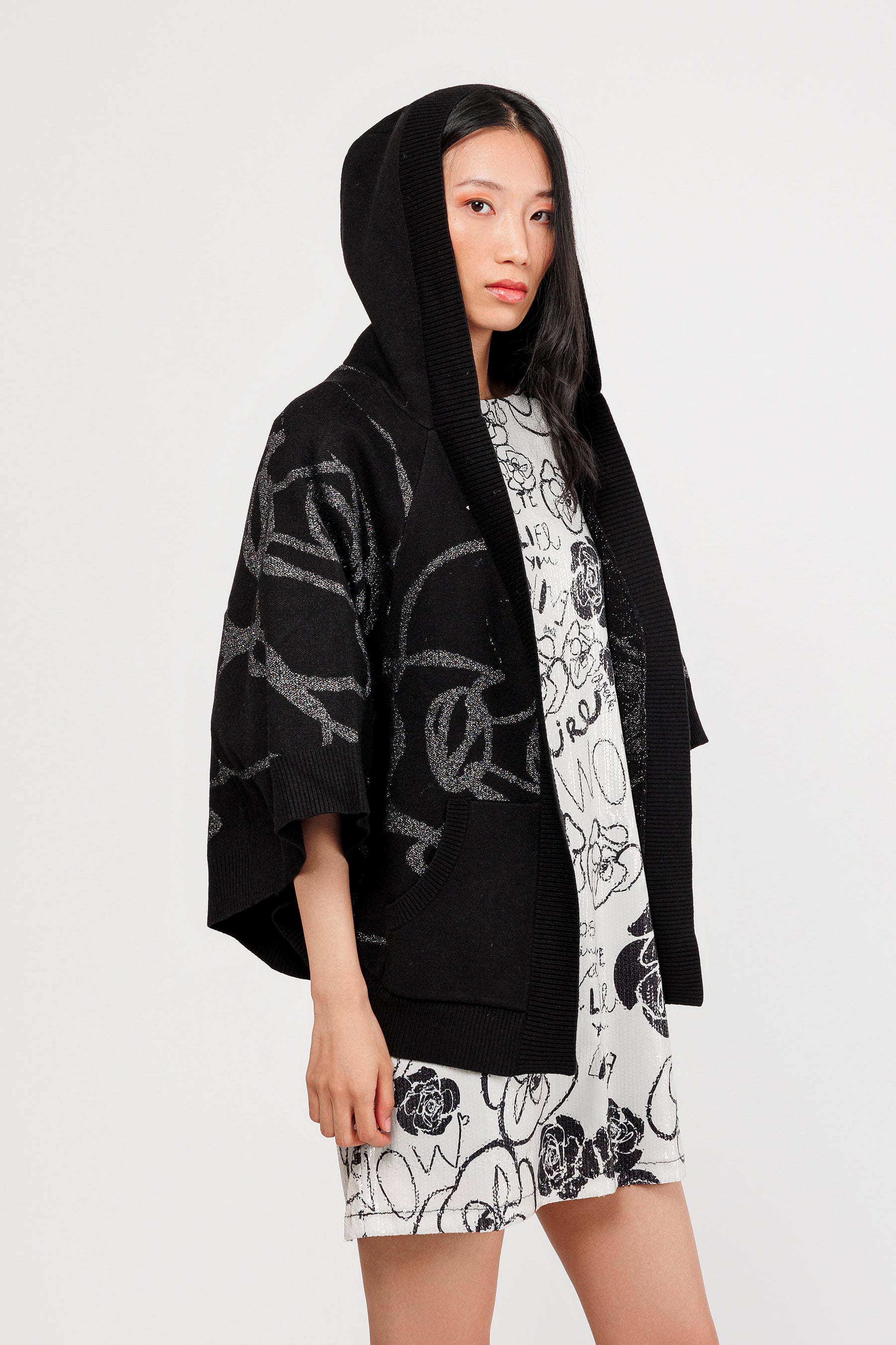 Chaqueta estilo poncho negra