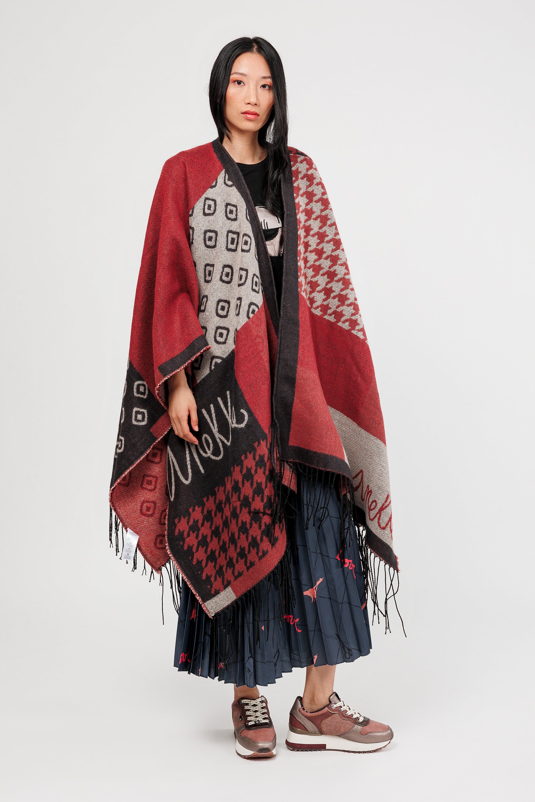 Poncho con flecos azul burdeos y beige