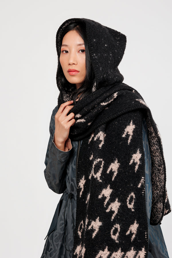 Bufanda con capucha negra y beige