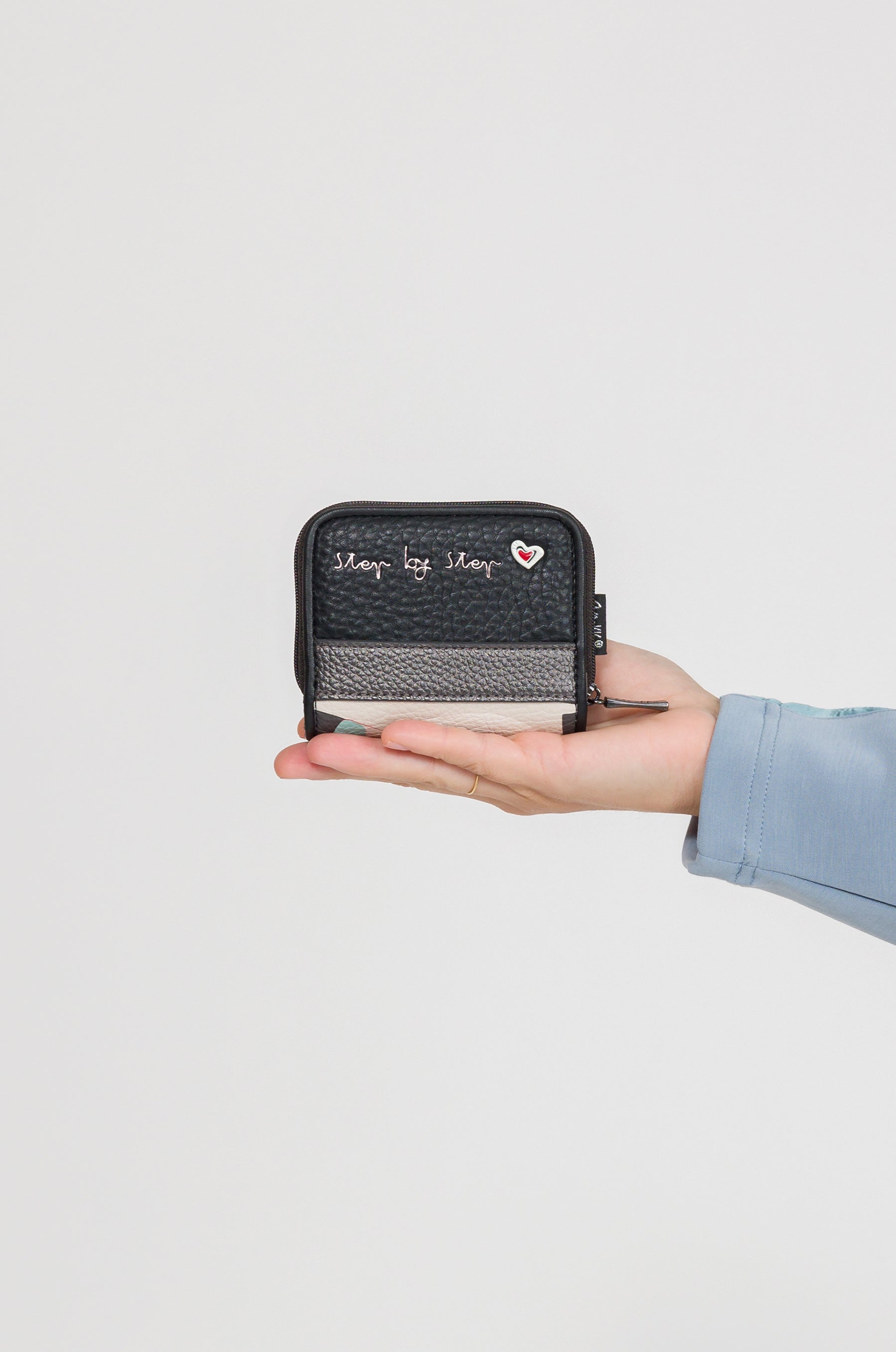 Billetero duro pequeño Eikon