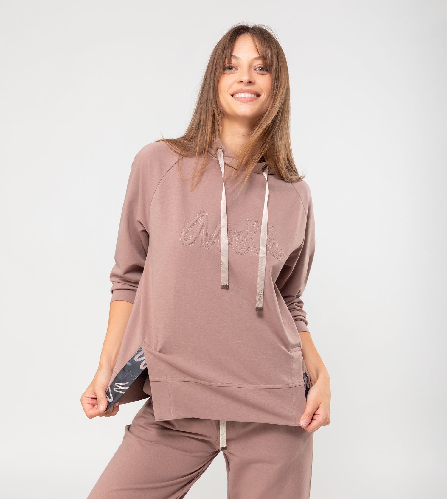 Sudadera beige con capucha