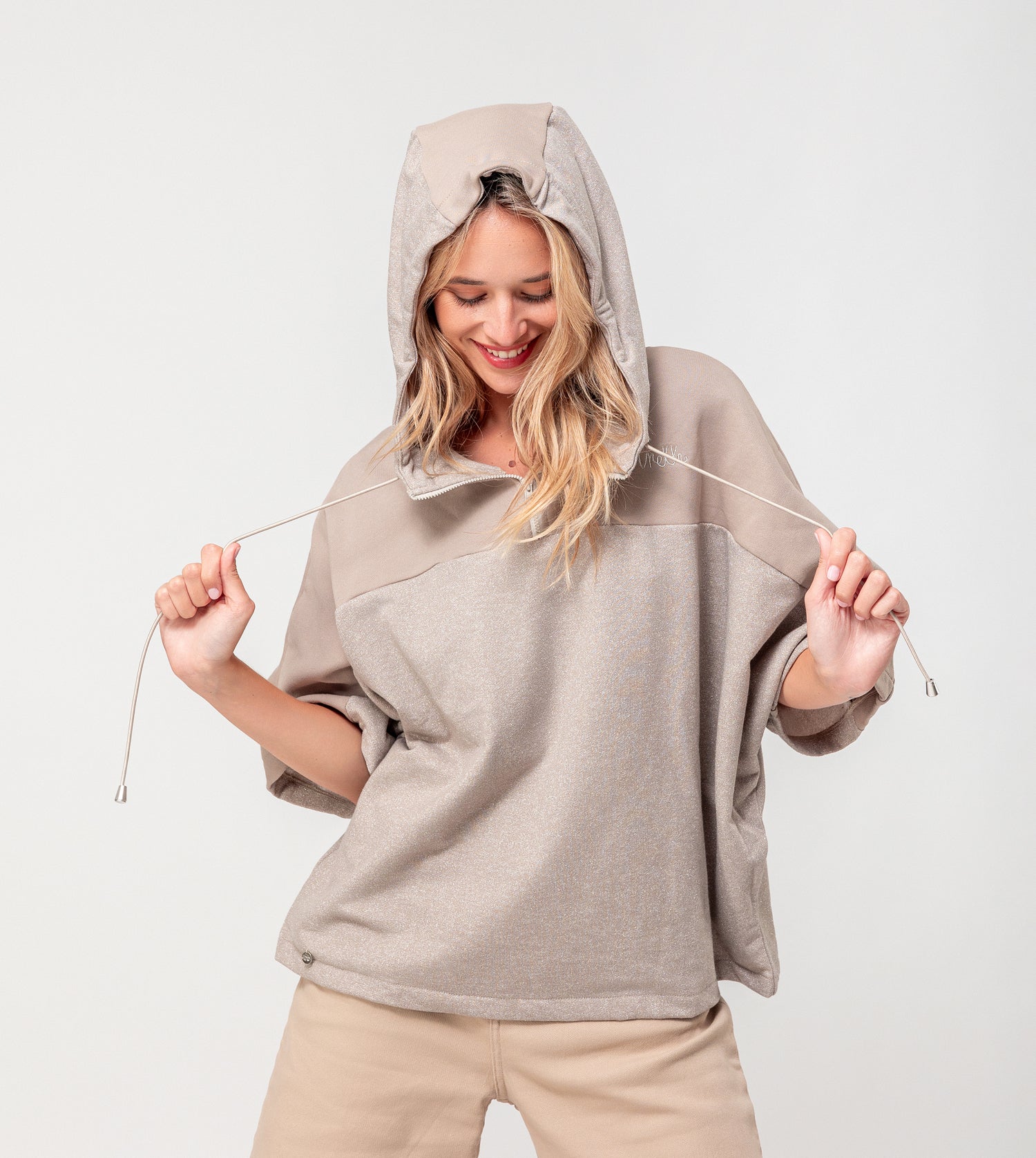 Sudadera estilo capa
