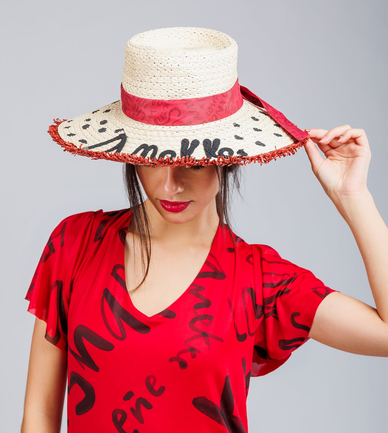 Sombrero de rafia lunares