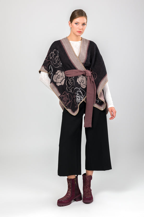 Poncho con cinturón rosa y negro