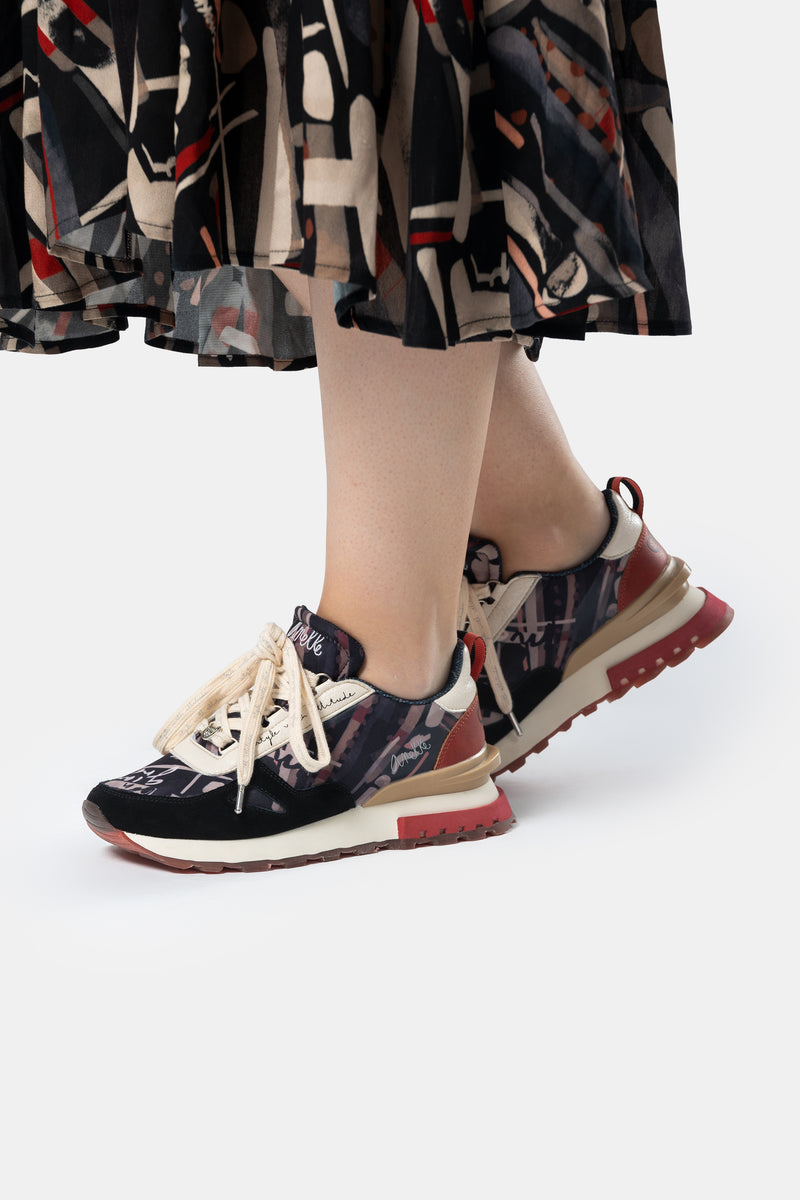 Deportivos negros estampados