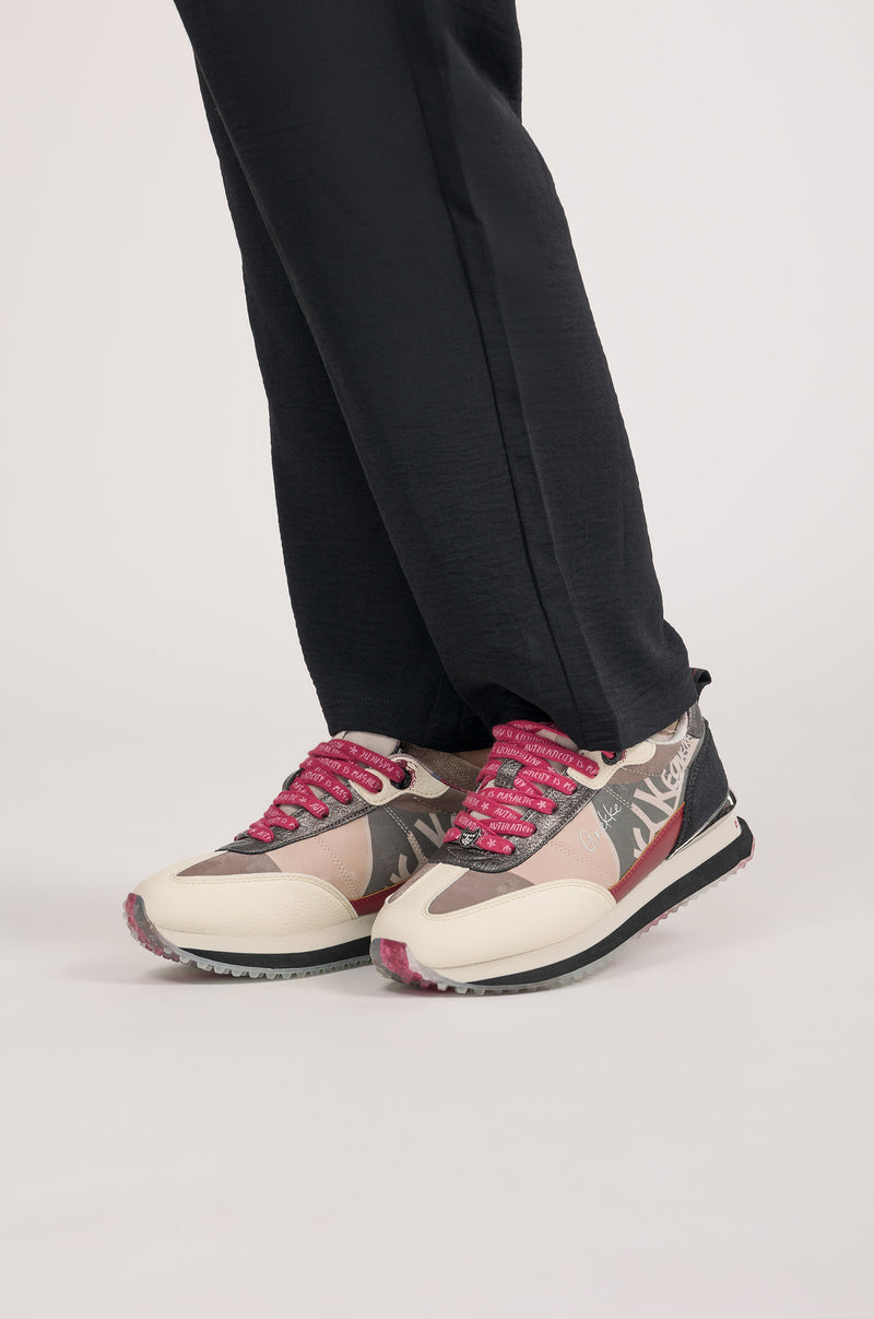 Deportivos rosa y blancos