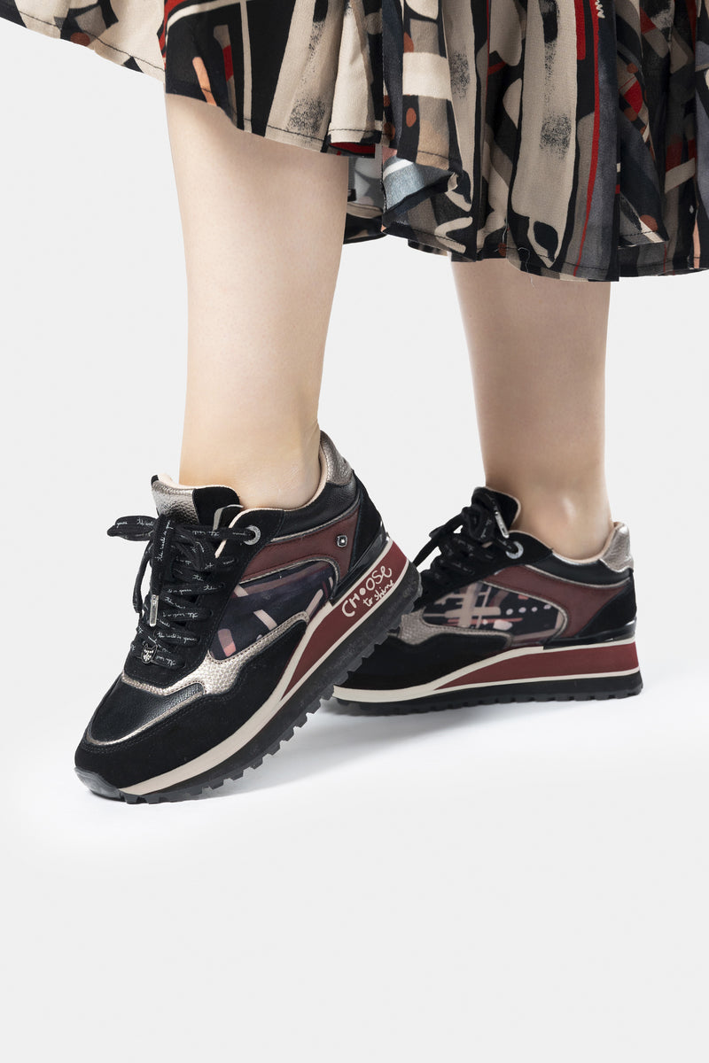 Deportivos plataforma negro estampado